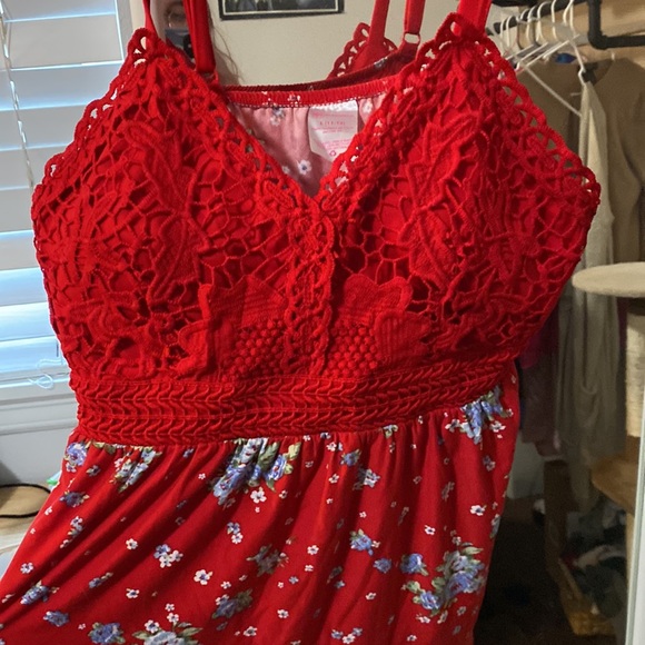 Red top - Picture 3 of 3